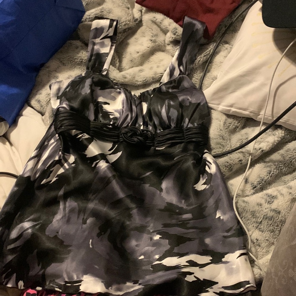 Woman’s top gray black and white brand  IZ DyerCalifornia